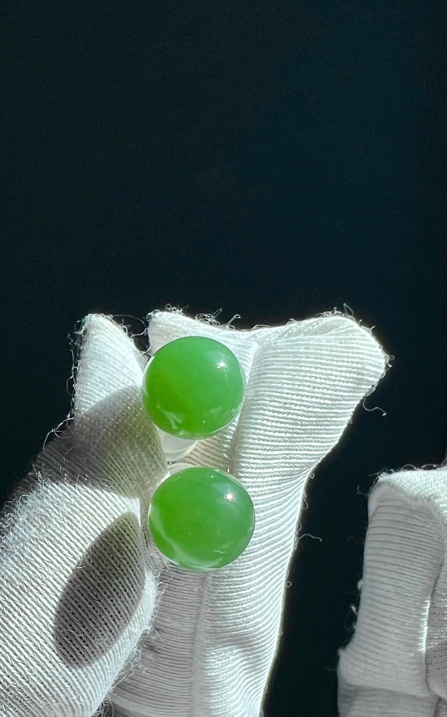 8mm Certified natural nephrite green jade/ green Nephrite ball stud earrings/Jade earrings/gold 18k天然碧玉圆珠耳钉 阳绿 高品质无黑点/18k金#9170