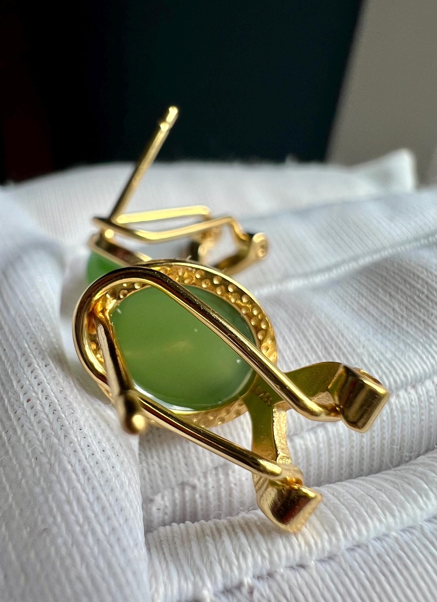Certified natural nephrite green jade/Siberian green nephrite oval shaped earrings/S925 clip on earrings 天然俄料碧玉蛋面耳环 纯银耳扣#0070 果阳绿