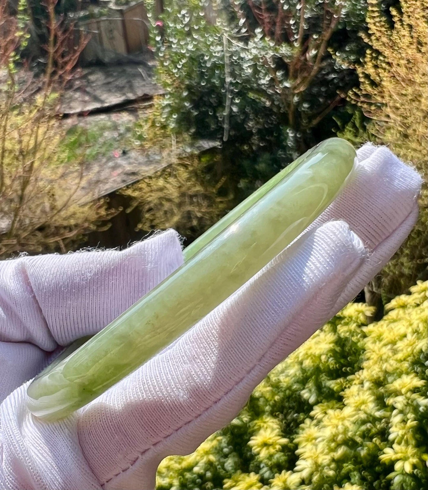 59.9mm Certified natural nephrite Bangl/ icy light green with emerald green 天然软玉 晴水带翠 细圆条手镯 美人条 冰润起莹光 #0742