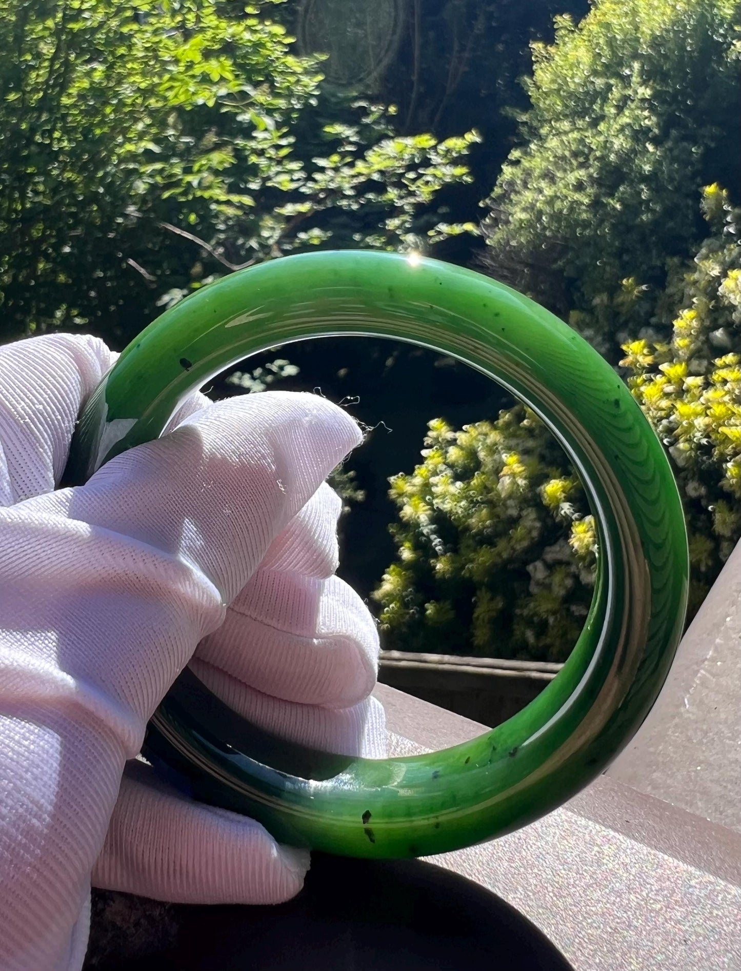 55.1mm Certified natural nephrite green jade/Siberian green nephrite Bangle/spicy rich green color 天然精品碧玉 正圈手镯 平安镯 #8134 辣绿/辣菠菜绿