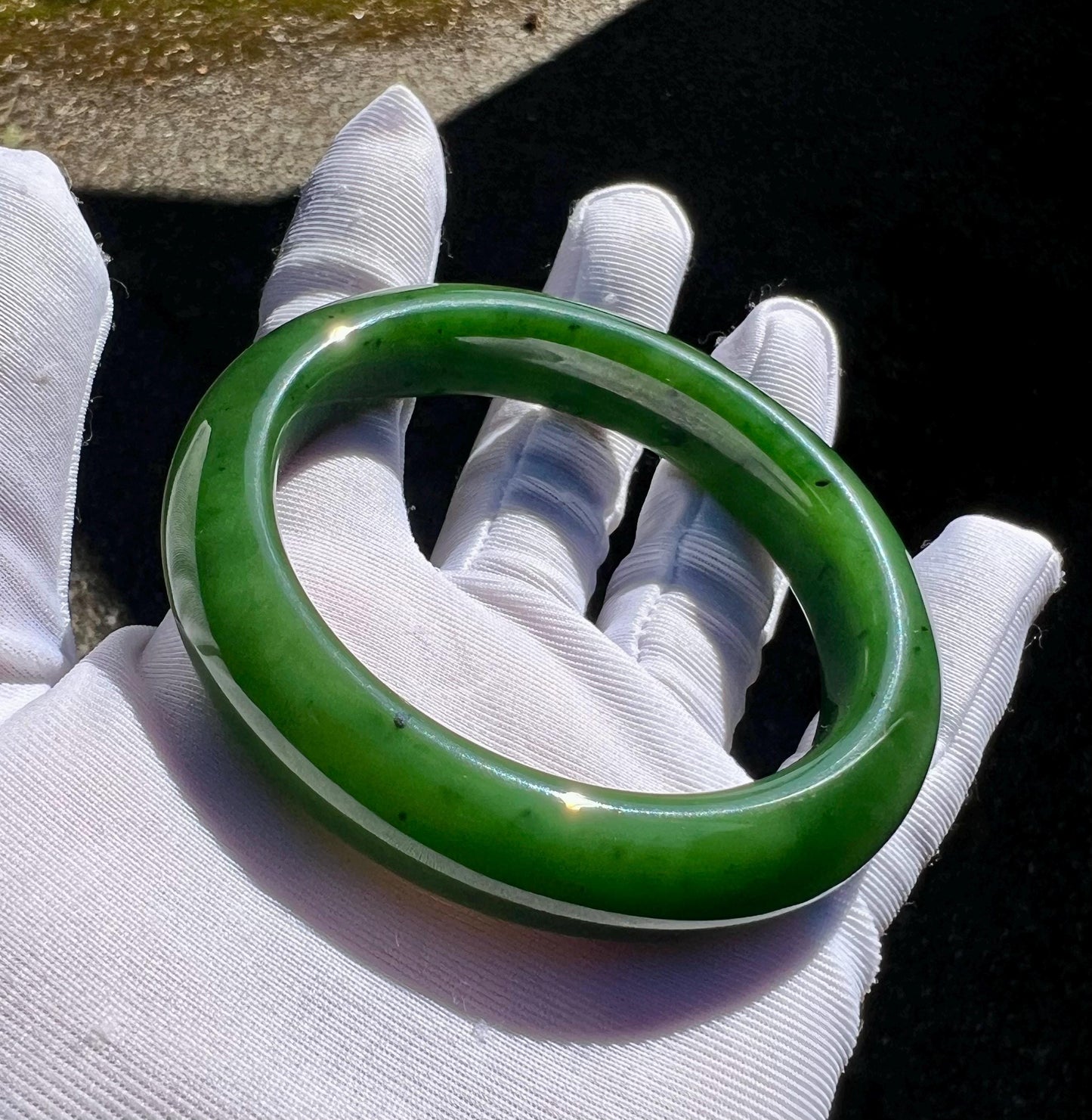 55.1mm Certified natural nephrite green jade/Siberian green nephrite Bangle/spicy rich green color 天然精品碧玉 正圈手镯 平安镯 #8134 辣绿/辣菠菜绿