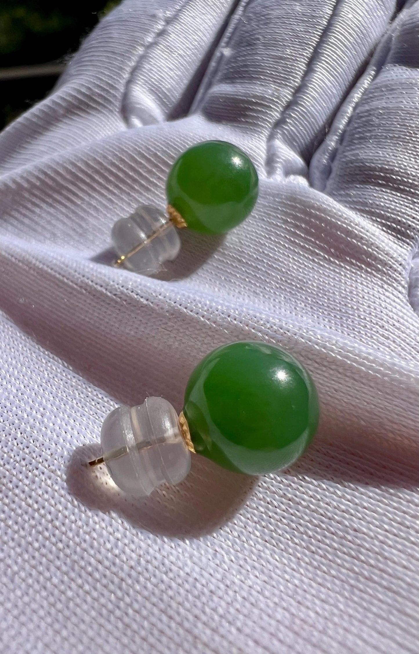 8mm Certified natural nephrite green jade/ green Nephrite ball stud earrings/Jade earrings/gold 18k天然碧玉圆珠耳钉 阳绿 高品质无黑点/18k金#9170