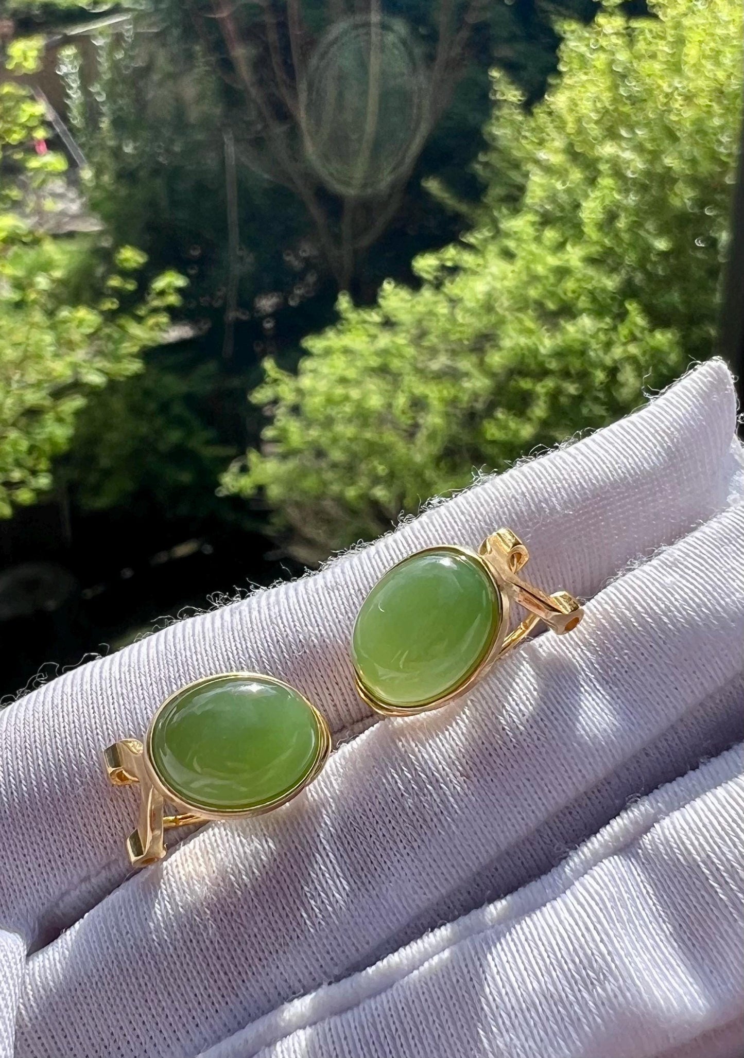 Certified natural nephrite green jade/Siberian green nephrite oval shaped earrings/S925 clip on earrings 天然俄料碧玉蛋面耳环 纯银耳扣#0070 果阳绿