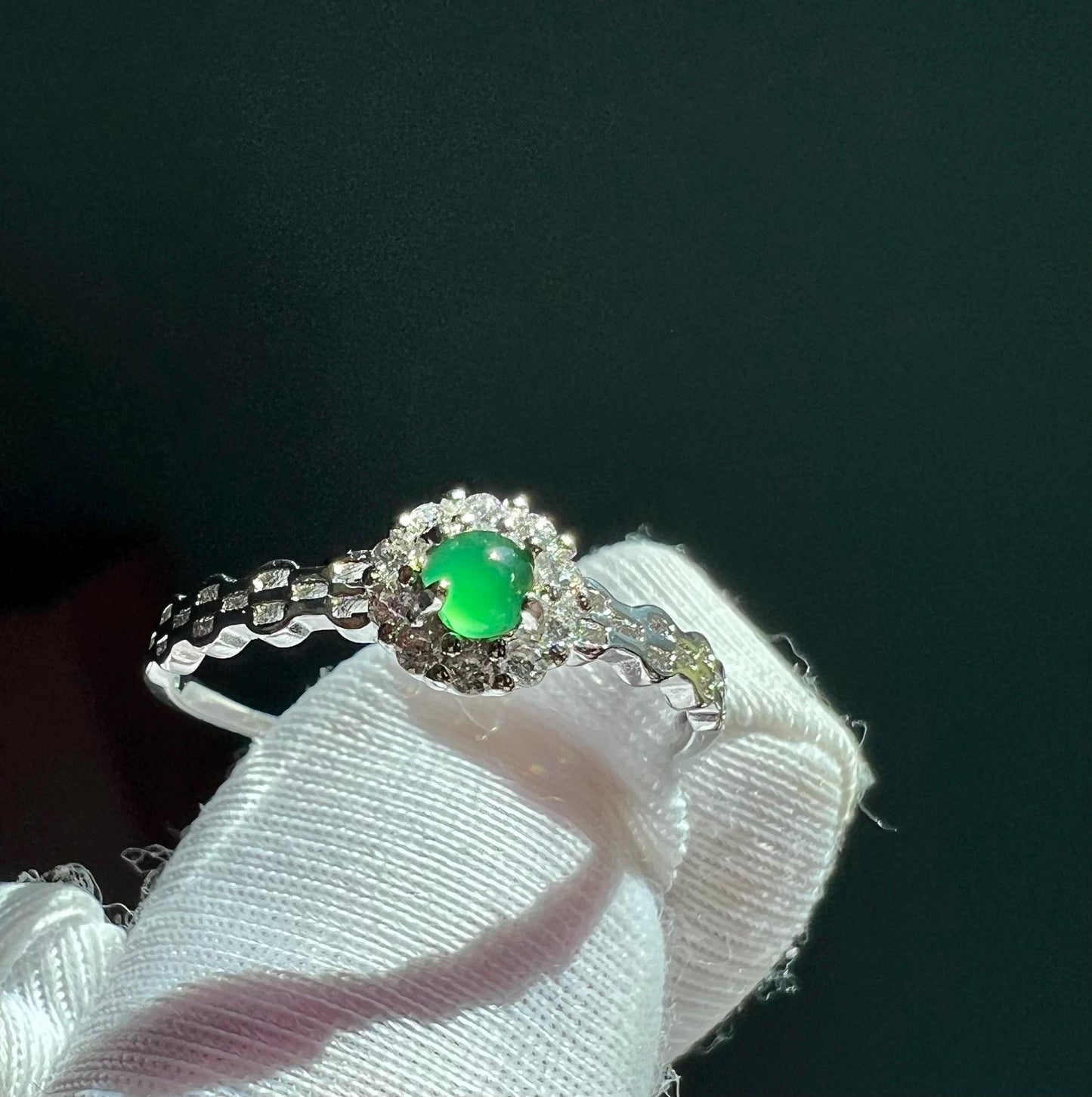 Certified natural Grade A Green Jade ring /green Jadiete inlaid ring, sterling silver天然A货翡翠 危料满绿翡翠戒指 起胶起莹光#8853