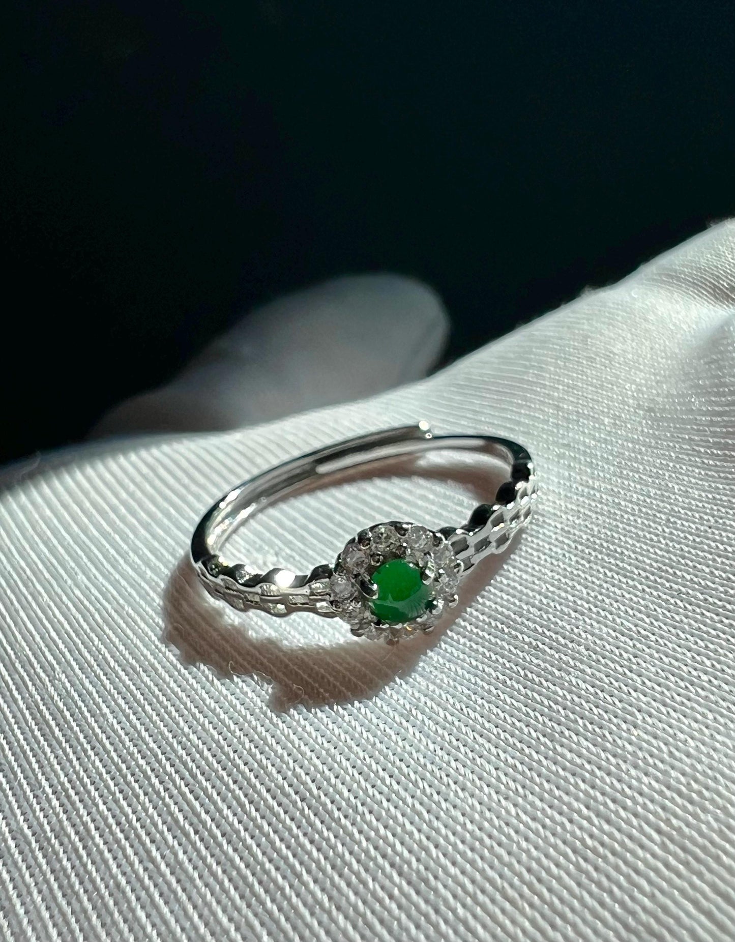 Certified natural Grade A Green Jade ring /green Jadiete inlaid ring, sterling silver天然A货翡翠 危料满绿翡翠戒指 起胶起莹光#8853