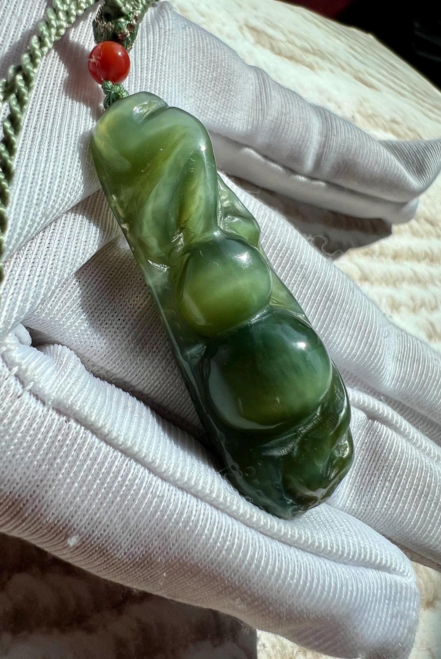 Certified natural nephrite green jade/Siberian bluish green nephrite carved gourd pendant necklace/chatoyant green nephrite 天然碧玉 猫眼鸭蛋青 单面雕刻葫芦 吊坠#1709