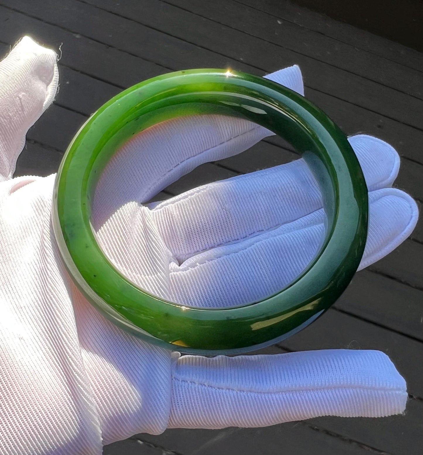 55.1mm Certified natural nephrite green jade/Siberian green nephrite Bangle/spicy rich green color 天然精品碧玉 正圈手镯 平安镯 #8134 辣绿/辣菠菜绿