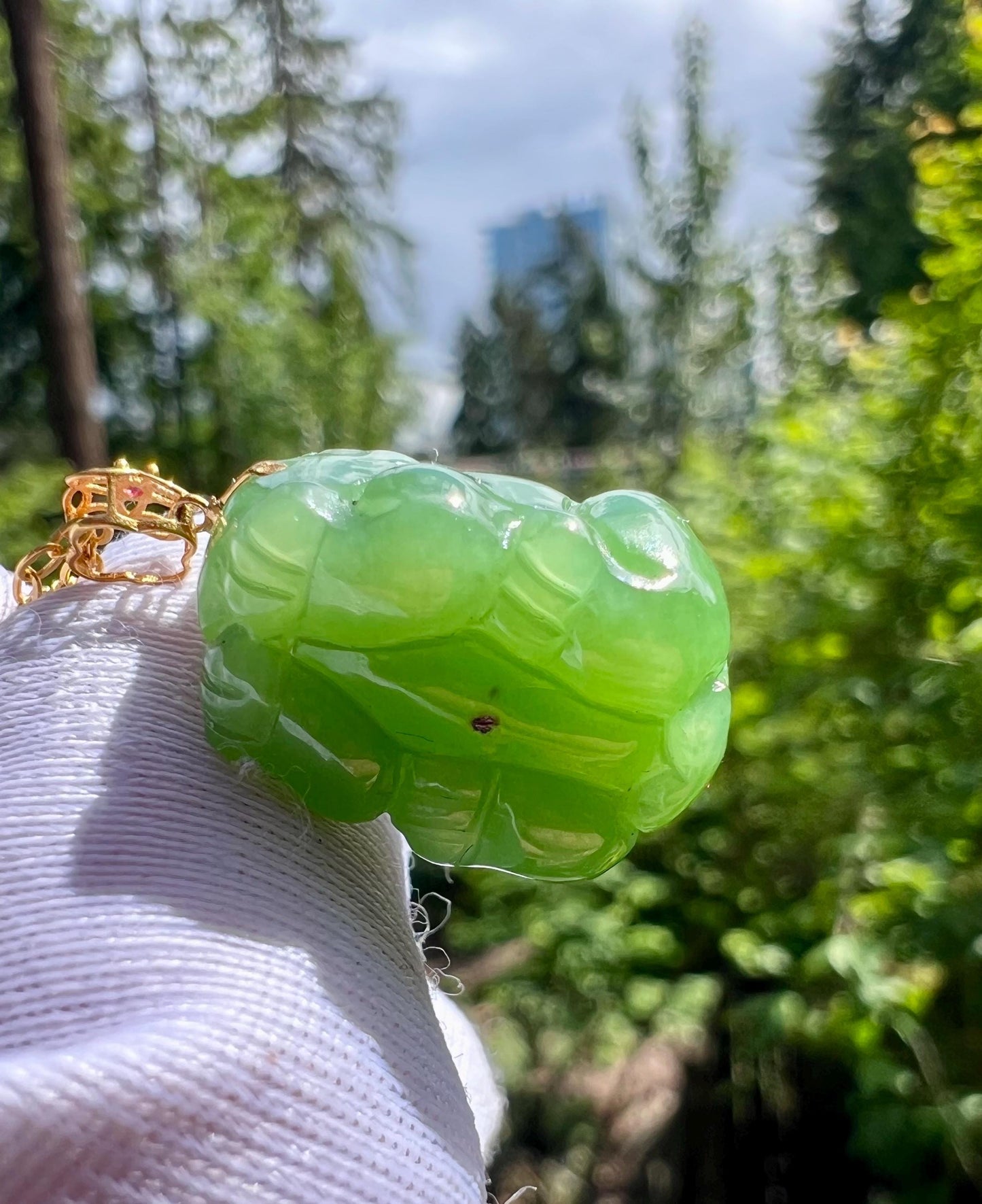 Certified natural nephrite green jade, Siberian bright green nephrite carved Pixiu pendant necklace/gold 18k天然俄料碧玉 粉阳绿貔貅吊坠 起莹光#1143