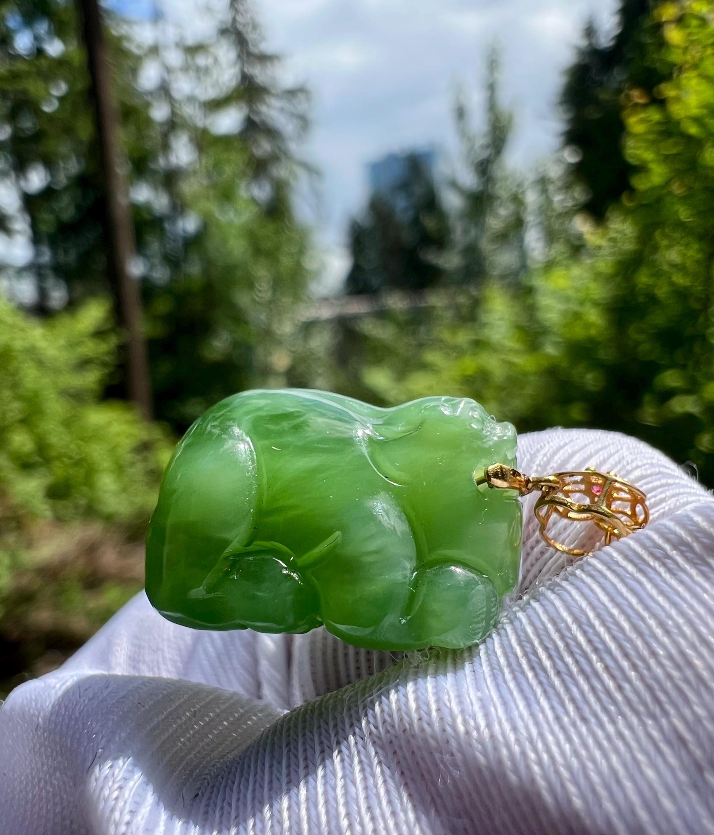 Certified natural nephrite green jade, Siberian bright green nephrite carved Pixiu pendant necklace/gold 18k天然俄料碧玉 粉阳绿貔貅吊坠 起莹光#1143