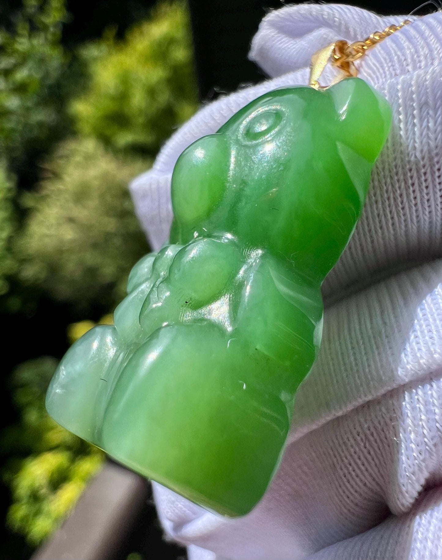 Certified natural nephrite green jade/Siberian bright green nephrite carved Bear pendant necklace/gold 18k天然碧玉 阳绿小熊/挥手熊吊坠 起莹光#7428