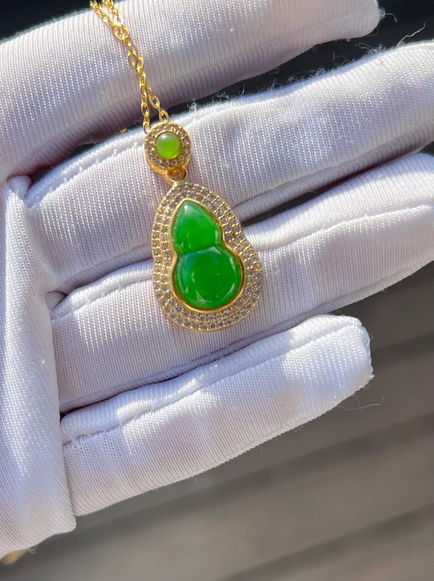 Certified natural nephrite green jade/Siberian apple green nephrite gourd pendant necklace/intense color天然精品软玉 碧玉苹果绿 葫芦吊坠项链 纯银镶嵌#2264