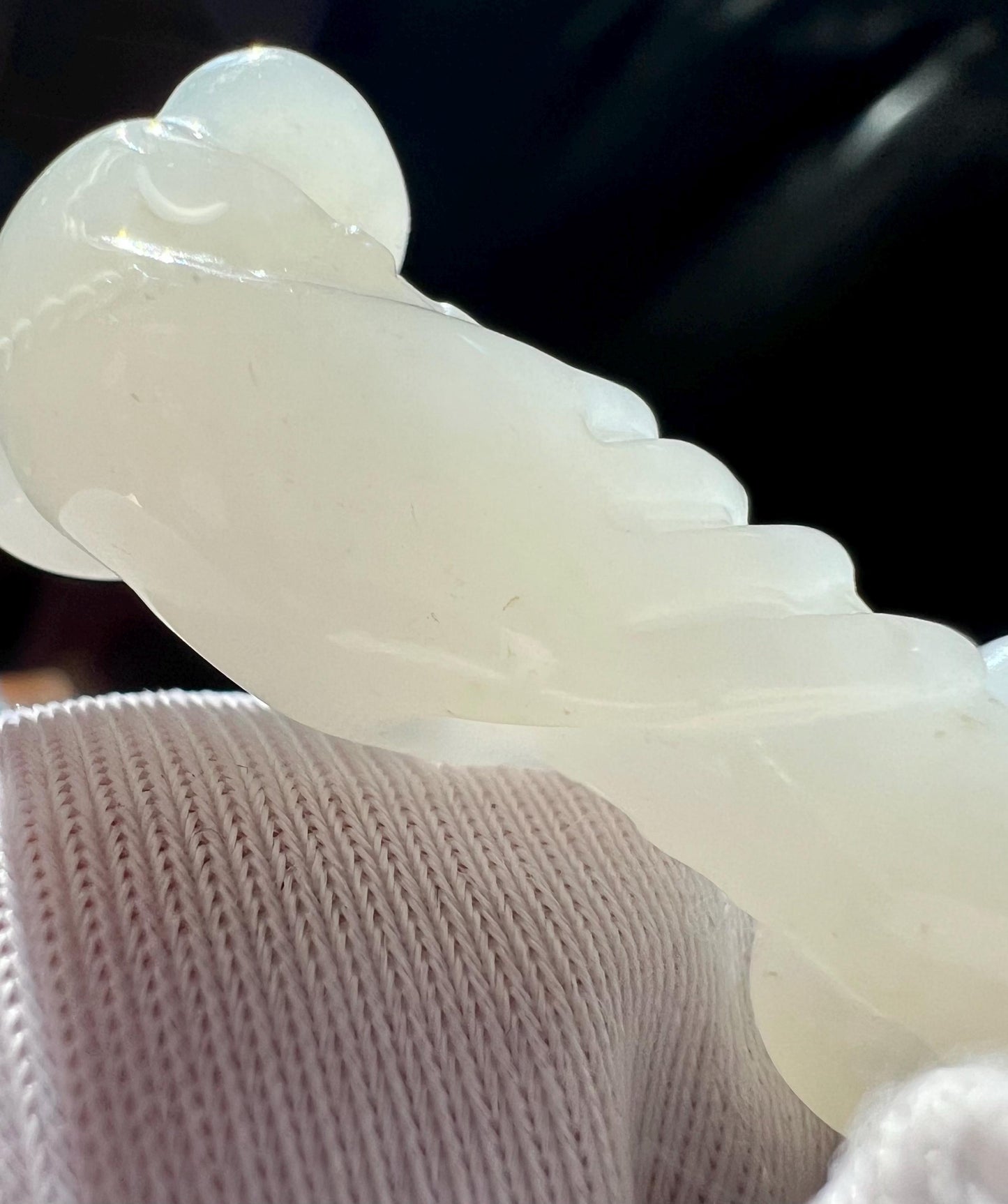 Certified natural jade/ white nephrite carved Holding Lingzhi Ruyi pendant /necklace 天然精品软玉 白玉 雕刻手握如意吊坠 项链# 7714 熟白细糯