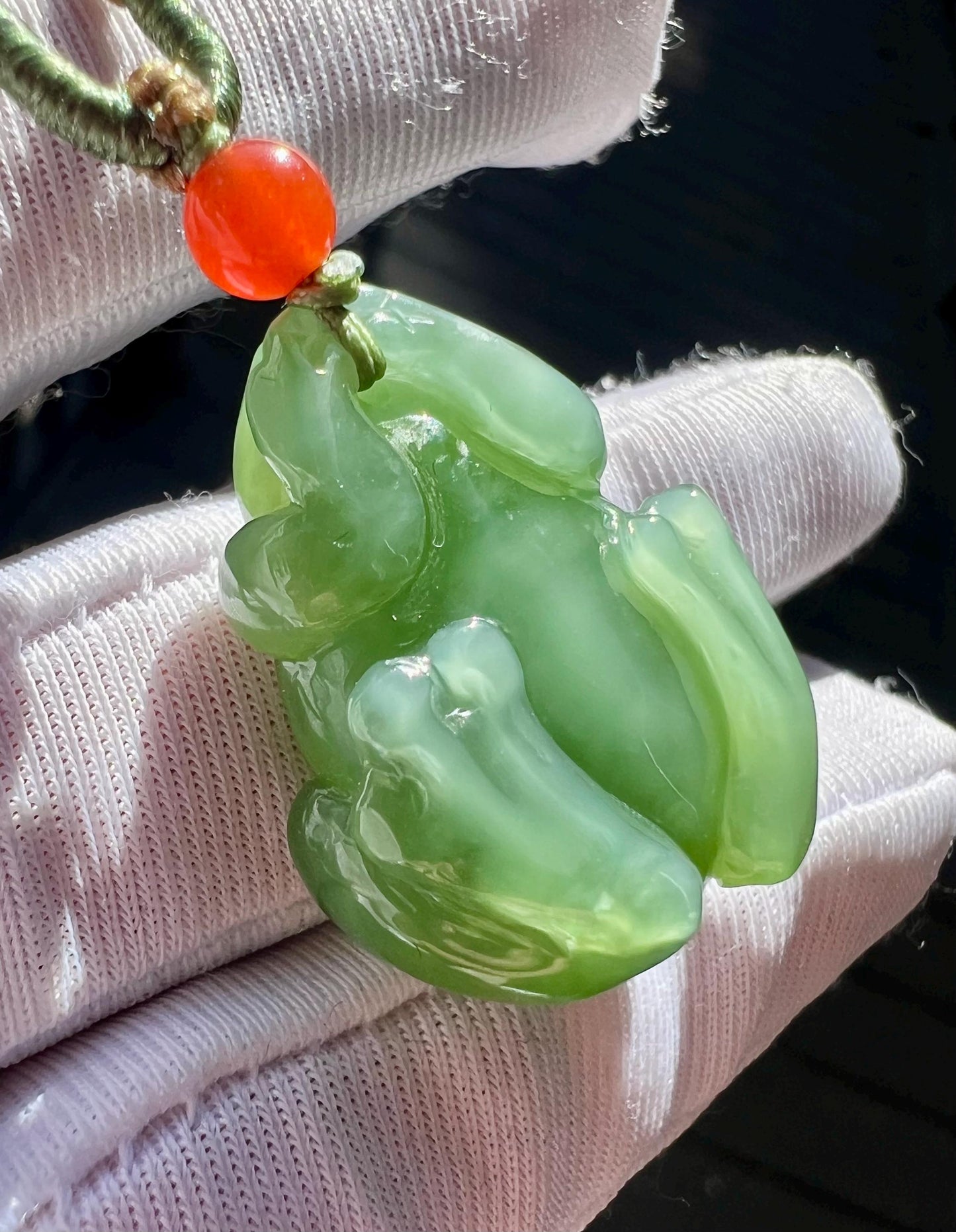 Certified natural nephrite green jade/green nephrite carved lucky frog pendant necklace/天然软玉 碧玉雕刻呱呱来财吊坠 #7707 粉绿起莹光