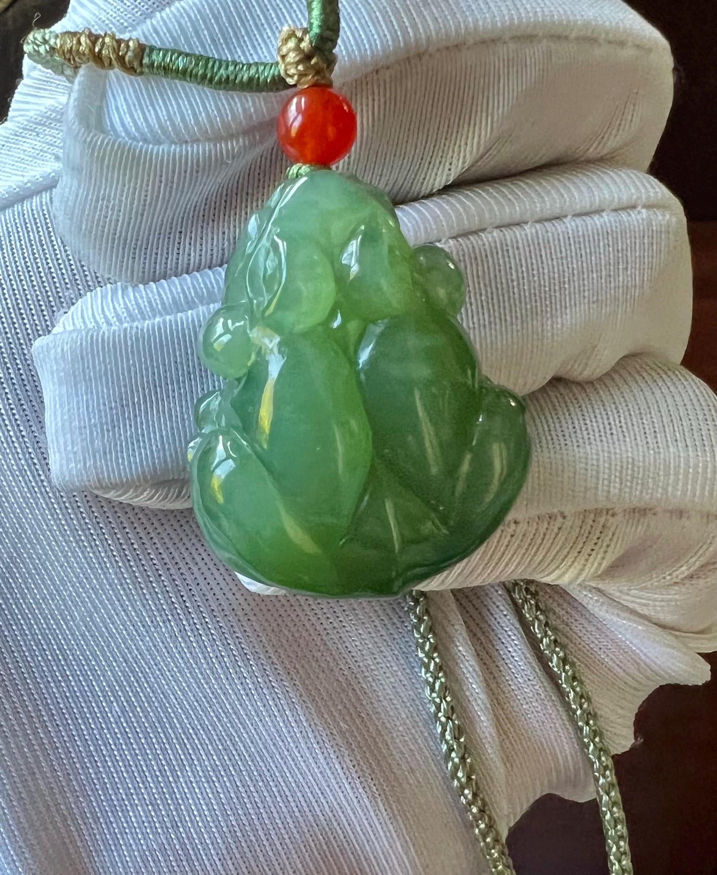 Certified natural nephrite green jade/green nephrite carved lucky frog pendant necklace/天然软玉 碧玉雕刻呱呱来财吊坠 #7707 粉绿起莹光