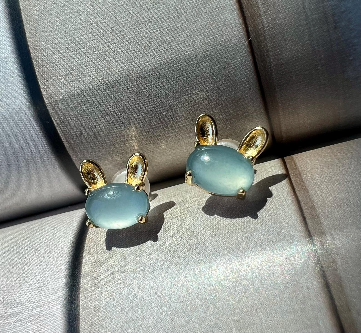 Certified natural Guatemala Grade A Blue Jade / icy blue Jadiete bunny shaped stud earrings/S925 天然A货危料蓝水翡翠 兔子造型 耳环 耳钉 #0085