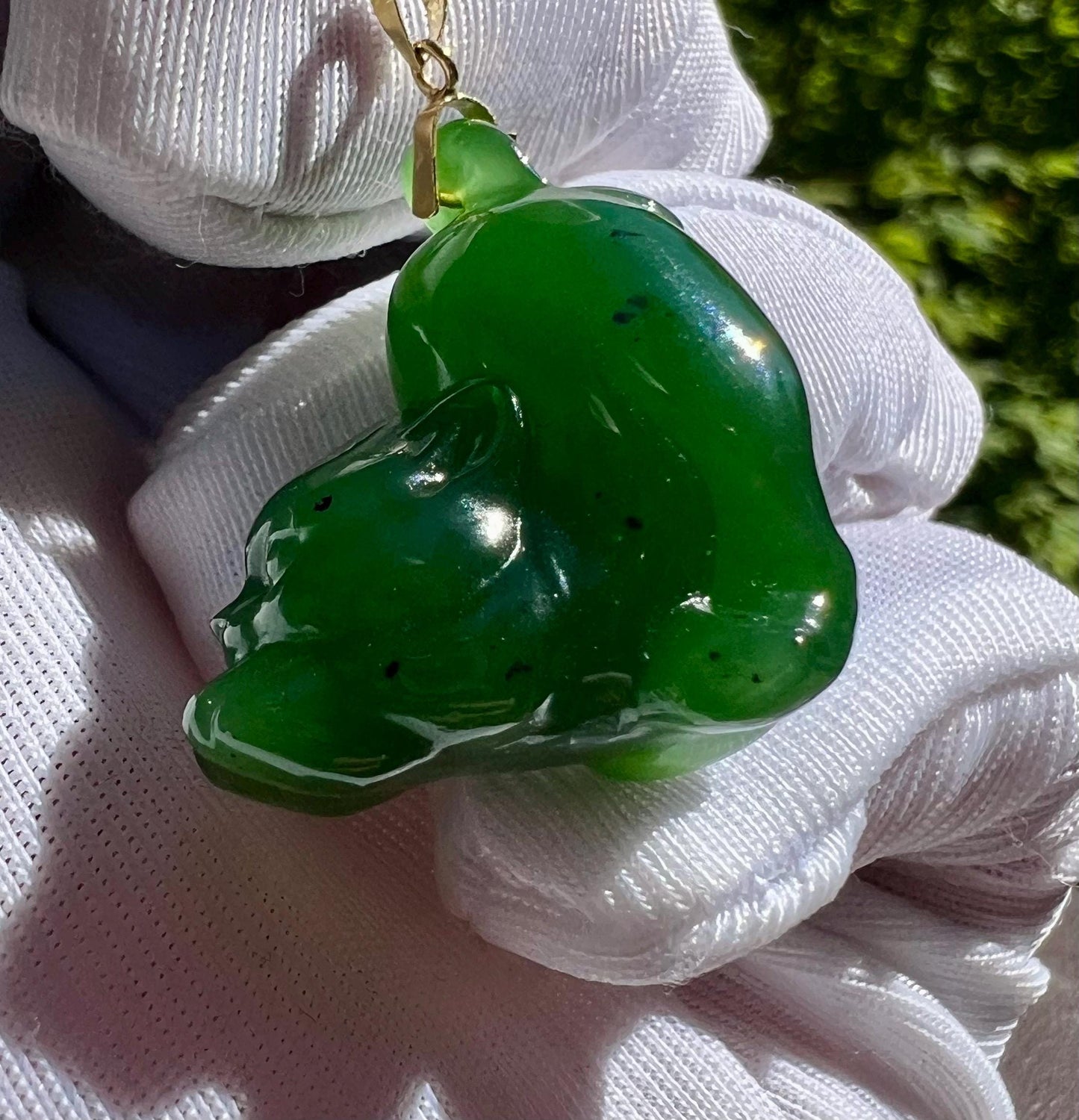 Certified natural nephrite green jade/Siberian rich green nephrite carved squirrel pendant necklace/gold 18k天然碧玉 浓色辣绿松鼠吊坠 #2730胶糯起莹光