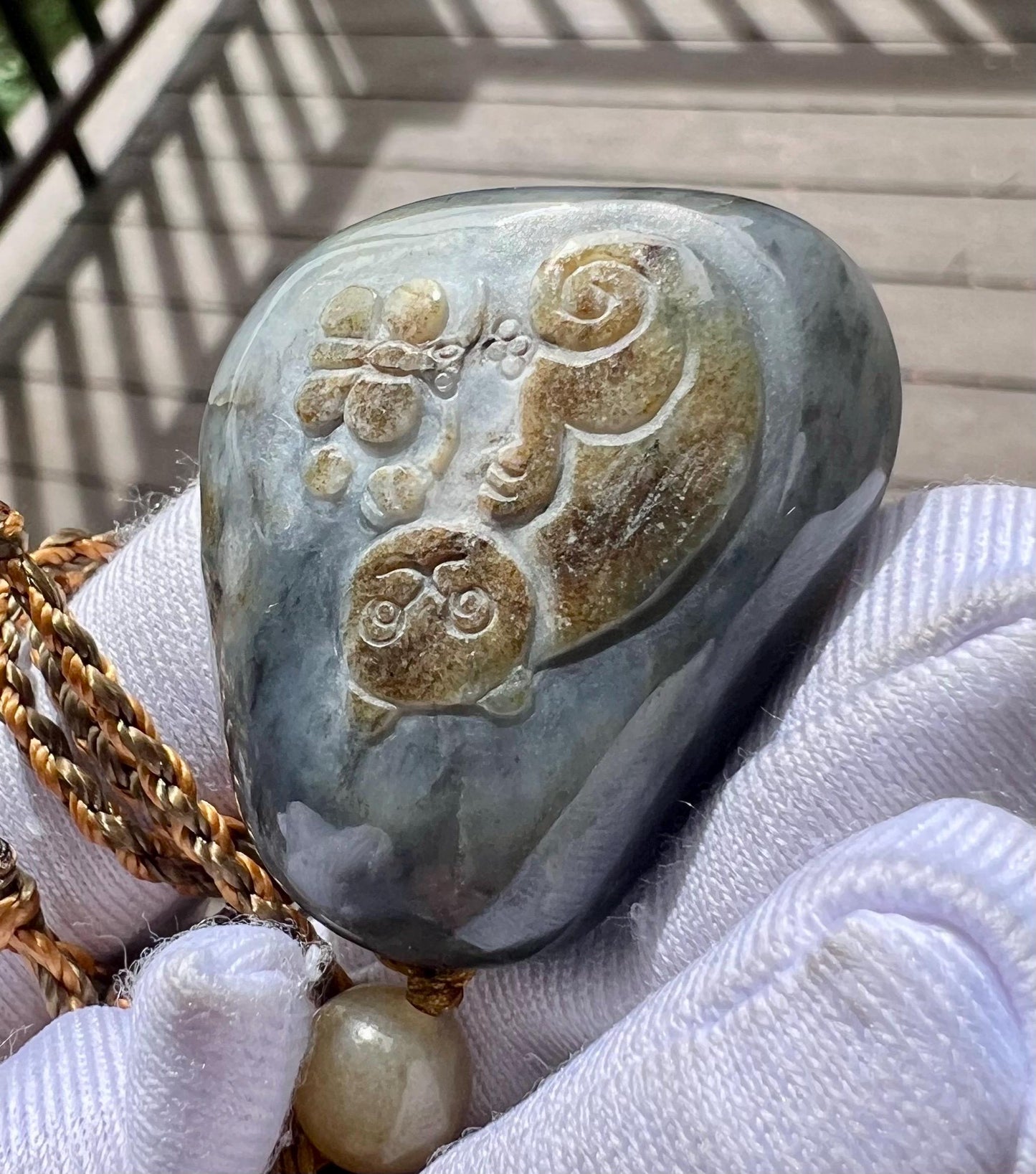 Certified natural jade /Qinghua nephrite Kitten butterfly pendant necklace/river nephrite with original skin天然软玉 玉龙河子料青花雕刻小猫扑蝶吊坠 #7953 独子原皮