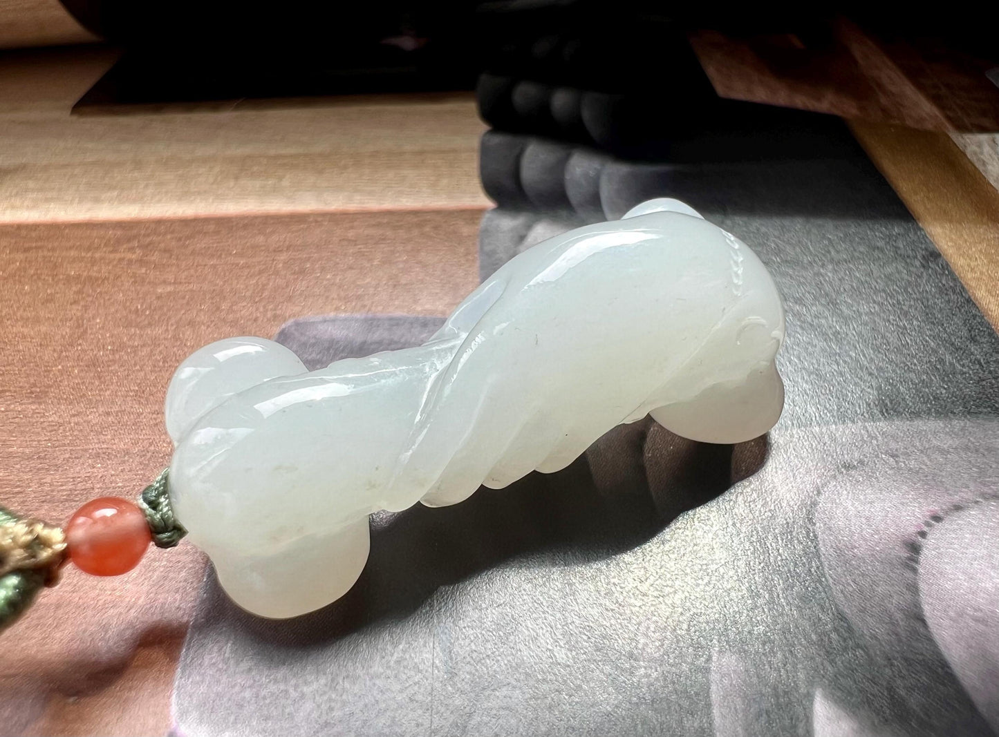 Certified natural jade/ white nephrite carved Holding Lingzhi Ruyi pendant /necklace 天然精品软玉 白玉 雕刻手握如意吊坠 项链# 7714 熟白细糯