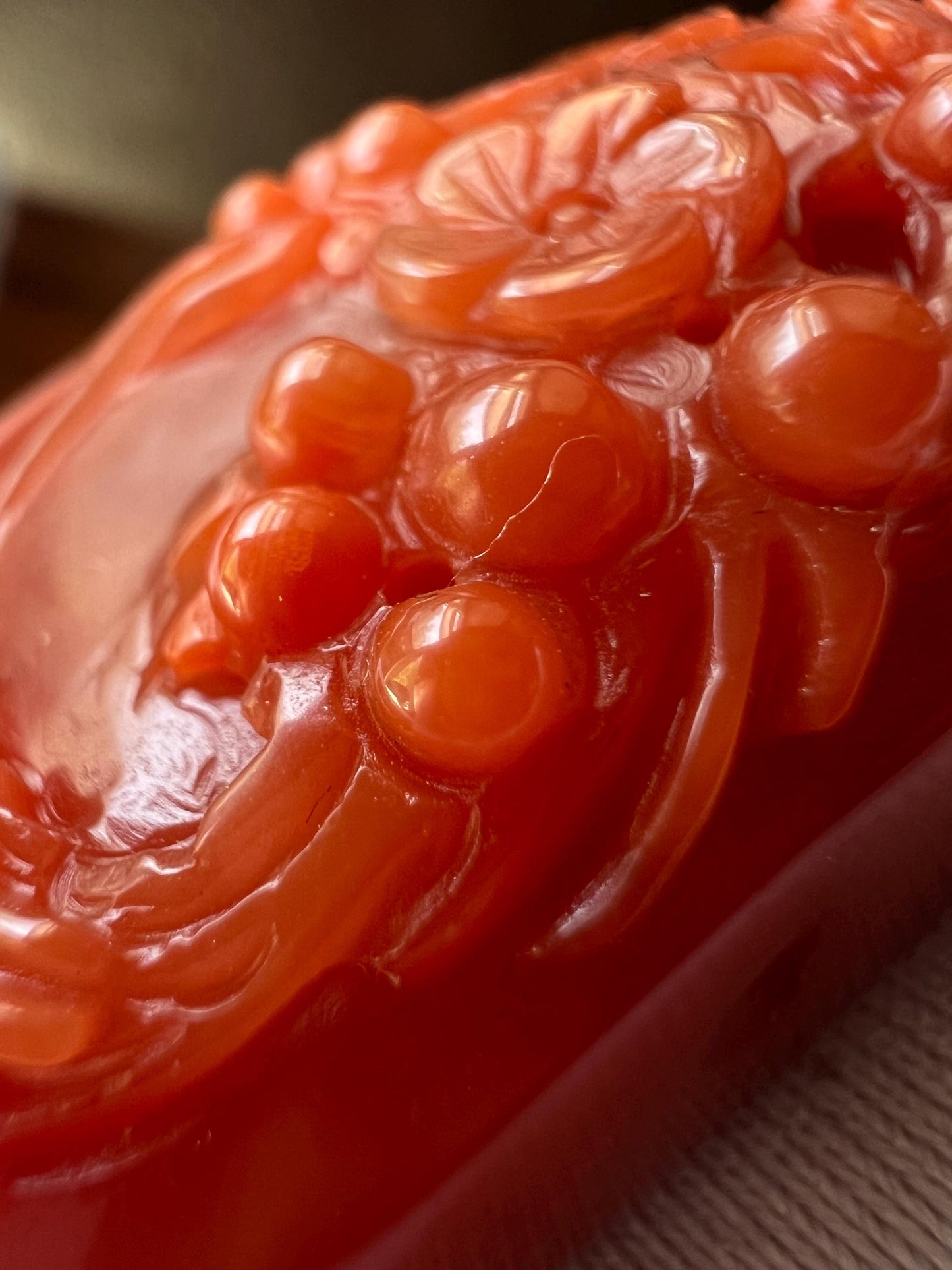 Certified natural Nanhong Agate carved sika deer and plum blossom Pendant necklace, Southern Red Agate Pendant 天然精品保山南红 手工雕刻一鹿有你吊坠 无事牌 #9548