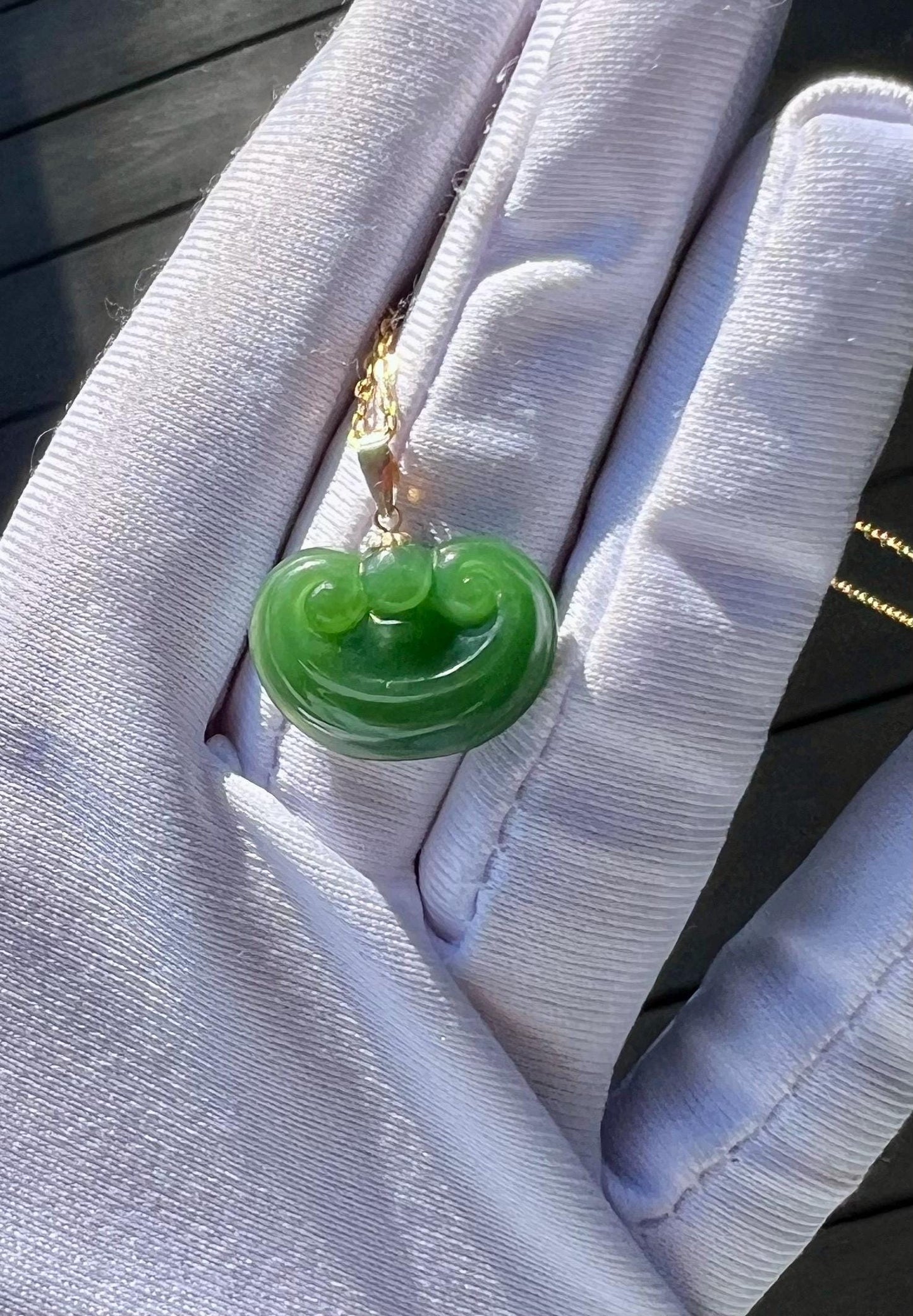 Certified natural nephrite green jade/rich green nephrite bean pendant/nephrite Ruyi necklace/gold 18k天然软玉 碧玉 浓阳绿如意吊坠 #9513 福豆造型