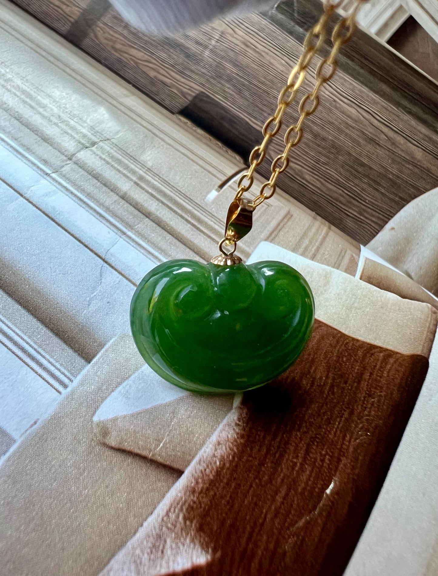Certified natural nephrite green jade/rich green nephrite bean pendant/nephrite Ruyi necklace/gold 18k天然软玉 碧玉 浓阳绿如意吊坠 #9513 福豆造型