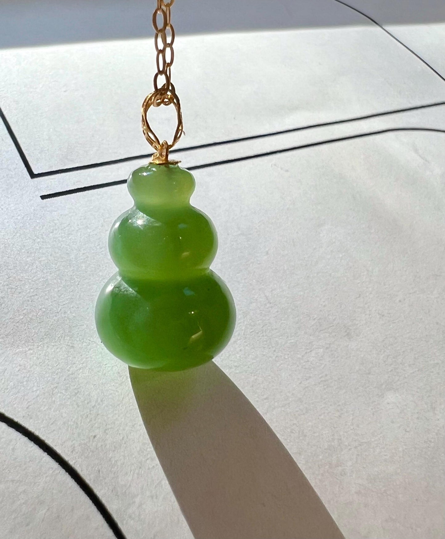 Certified natural nephrite green jade /bright green nephrite carving gourd pendant necklace天然软玉 碧玉雕刻葫芦吊坠 项链/ 18k金扣头#1719 阳绿起莹光
