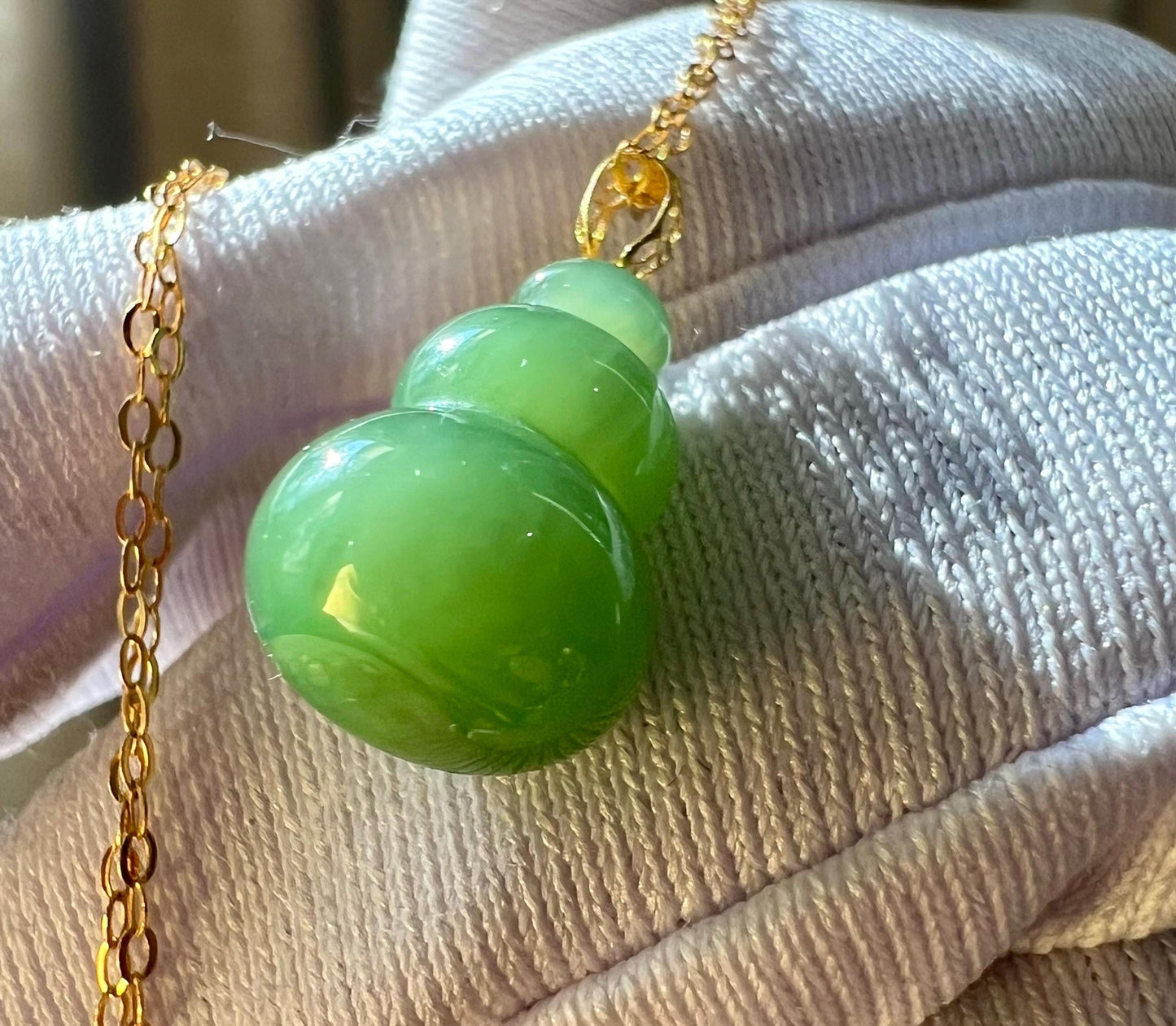 Certified natural nephrite green jade /bright green nephrite carving gourd pendant necklace天然软玉 碧玉雕刻葫芦吊坠 项链/ 18k金扣头#1719 阳绿起莹光