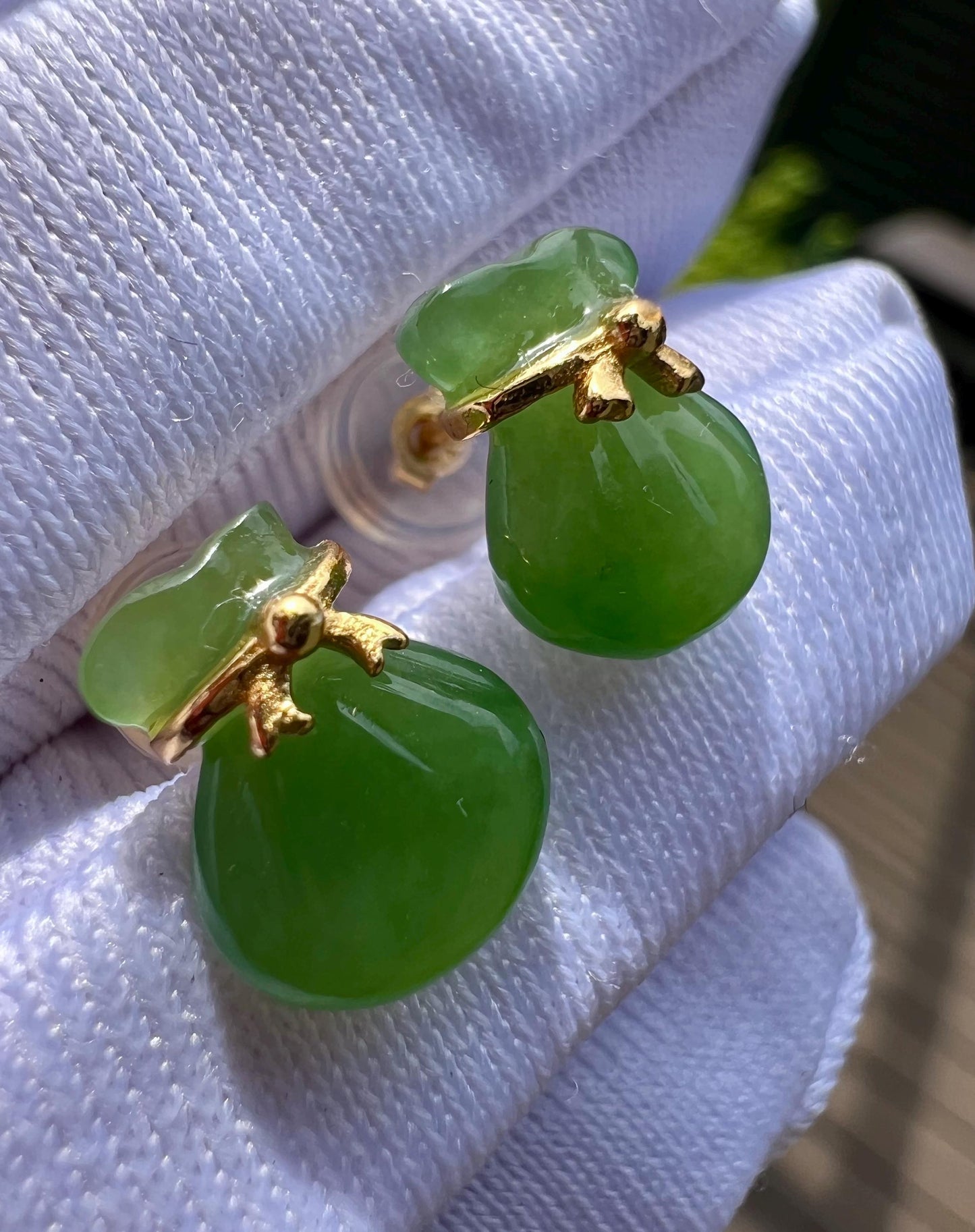 Certified natural nephrite green jade/green nephrite purse shaped/lucky bag earrings/S925 stud earrings 天然软玉 碧玉福袋耳环 纯银耳钉#3586 果阳绿