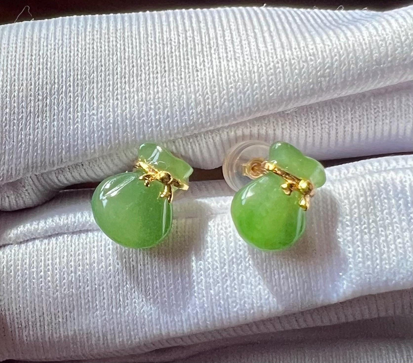 Certified natural nephrite green jade/green nephrite purse shaped/lucky bag earrings/S925 stud earrings 天然软玉 碧玉福袋耳环 纯银耳钉#3586 果阳绿