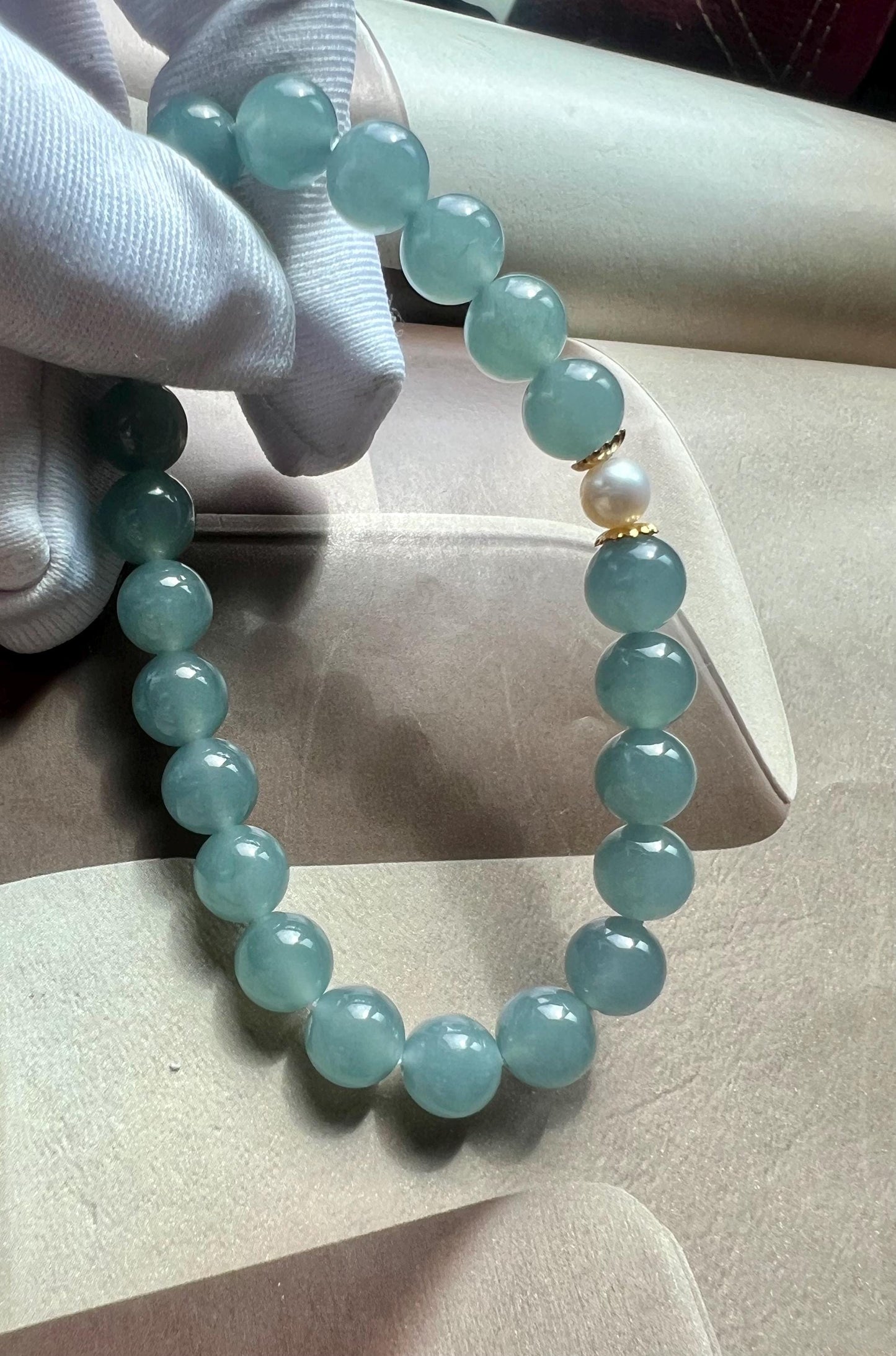 7.8mm Certified natural untreated Grade A Jade bracelet/Guatemala Jadeite bracelet/icy blue Jadiete 天然精品无优化冰种蓝水翡翠手串 起胶起莹光#0176 晴水蓝