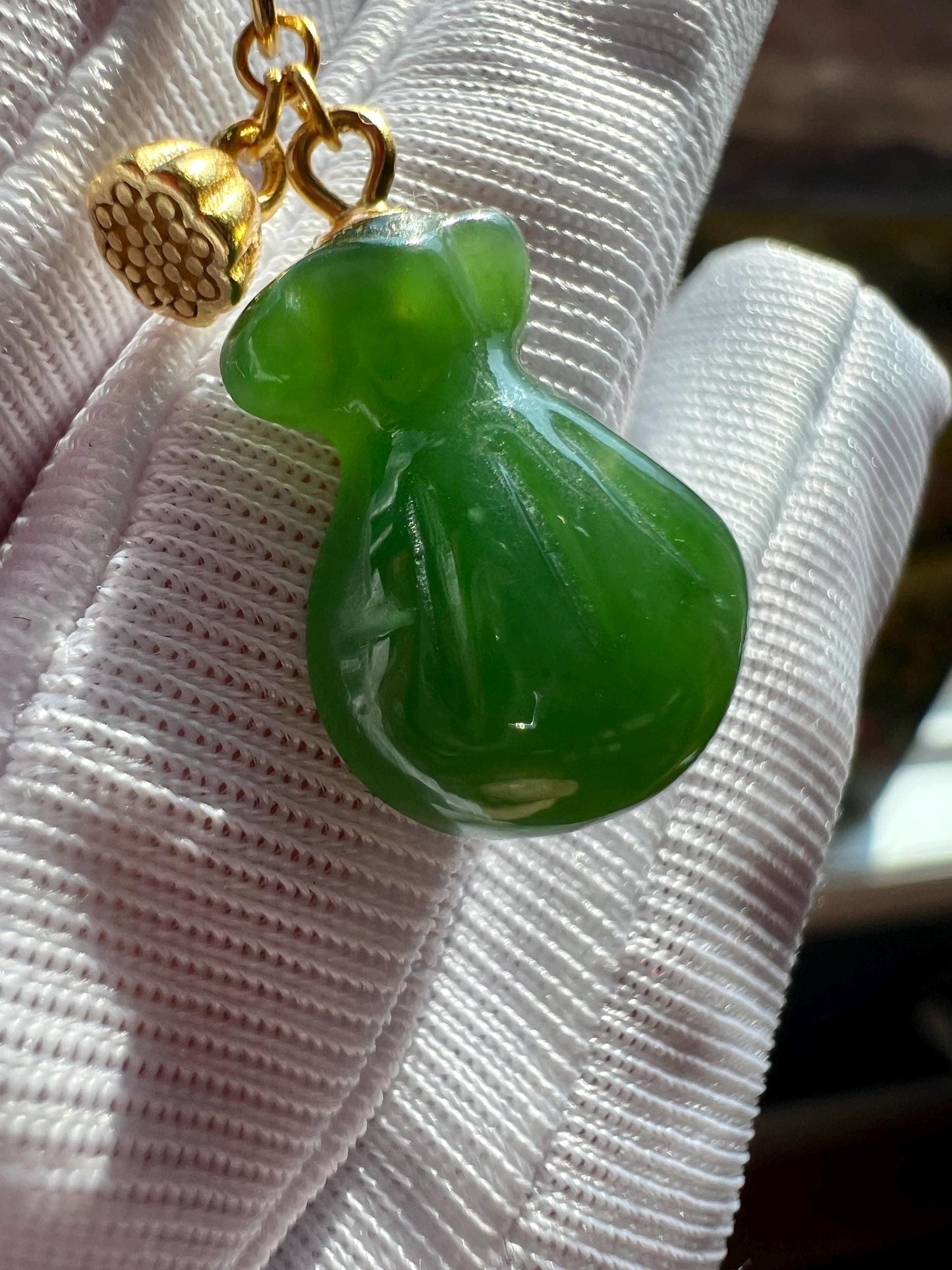 Certified natural nephrite green jade/rich green nephrite purse pendant necklace/lucky bag pendant天然软玉 碧玉阳绿 钱袋吊坠项链 纯银镶嵌福袋吊坠#4949