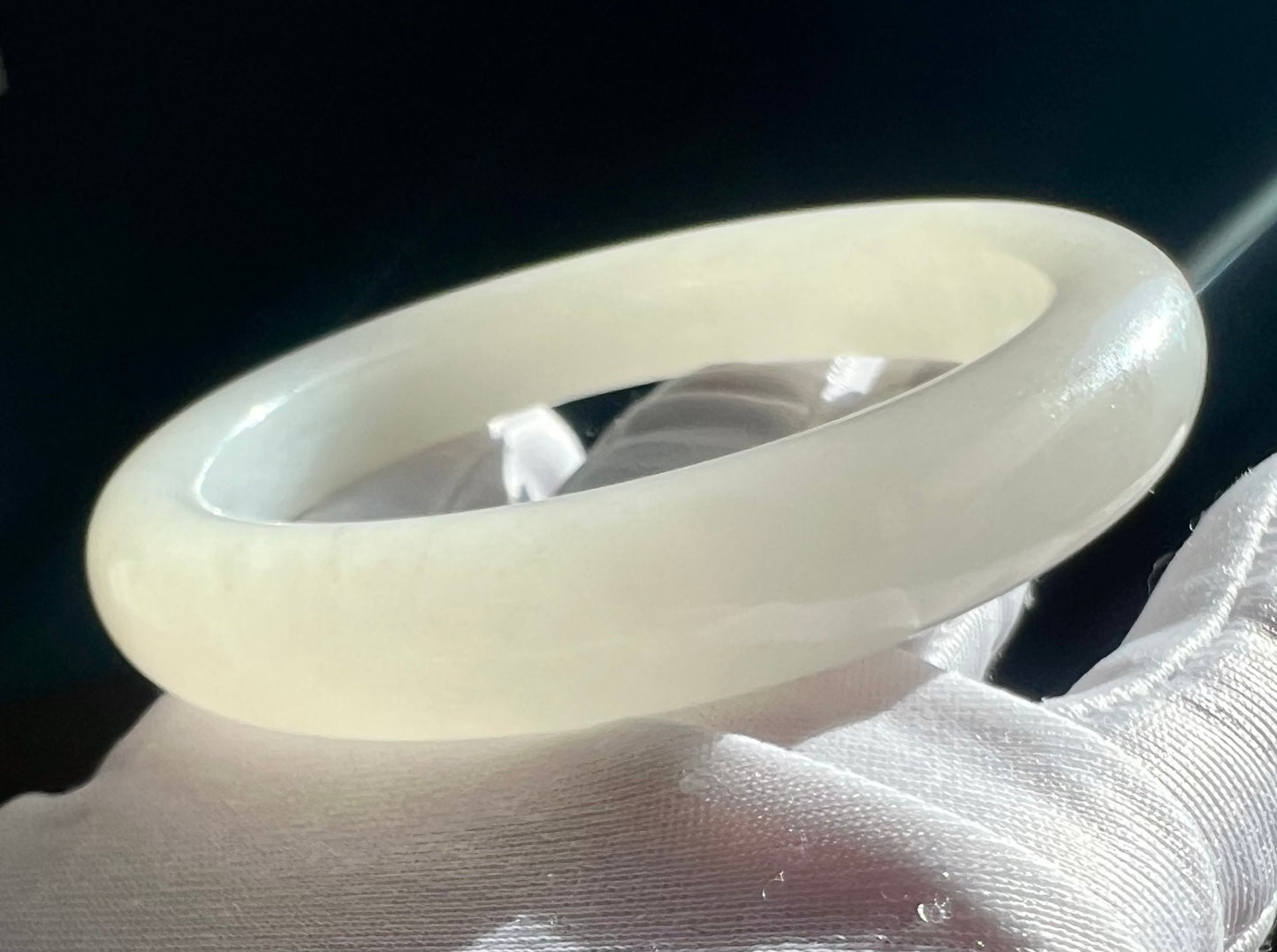 56.5mm Certified natural jade /Qinghai old mine White Nephrite bangle bracelet/天然青海老矿白玉 手镯 平安镯 润白油糯#6393