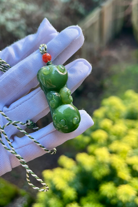 Certified natural jade/Siberian green nephrite carved Ganoderma(Lingzhi) Ruyi pendant necklace 天然 俄料碧玉 雕刻灵芝如意吊坠 浓阳绿#3960 起莹光起猫眼