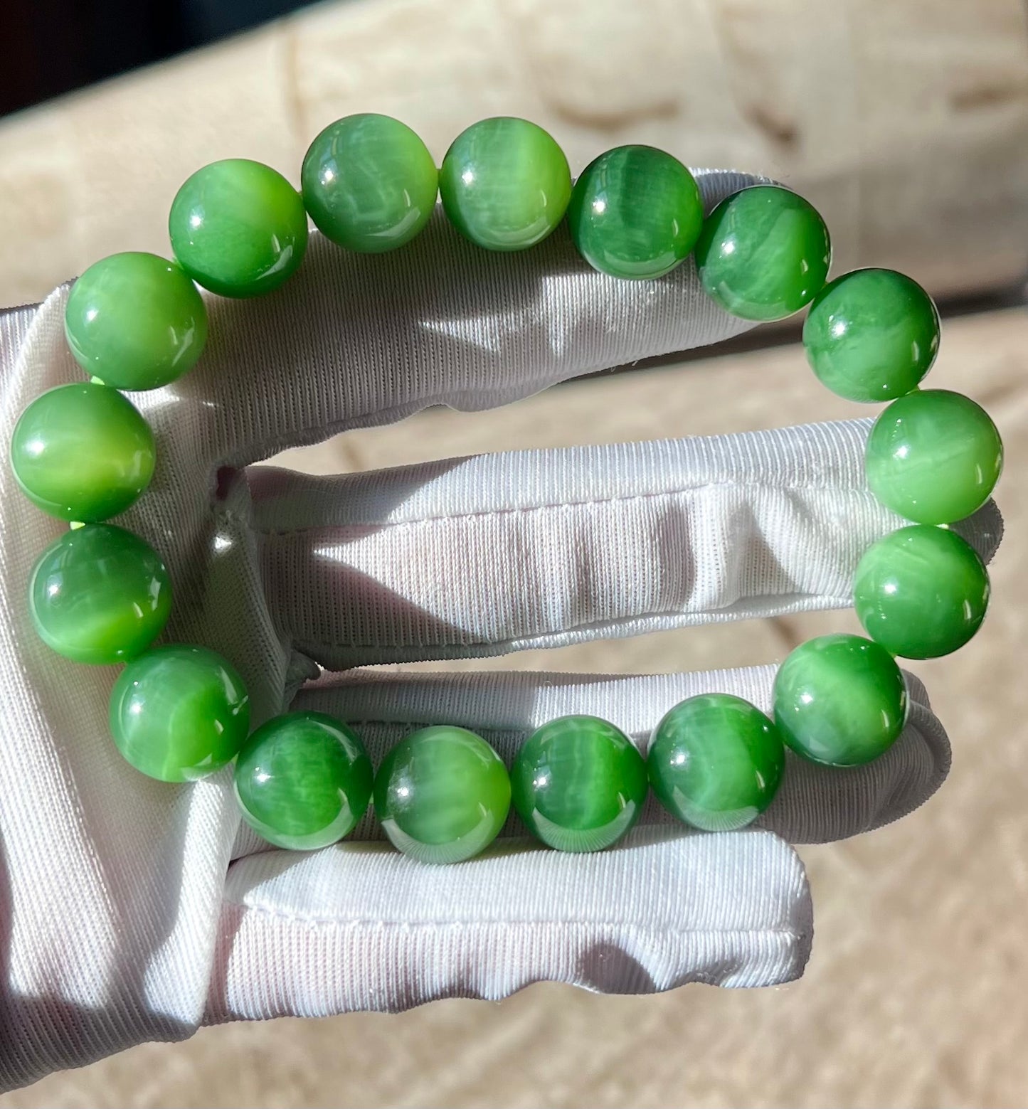 12mm Certified natural nephrite green jade Bracelet/vivid chatoyant green nephrite 天然精品 碧玉手串 猫眼碧玉 #0703 一线绿猫