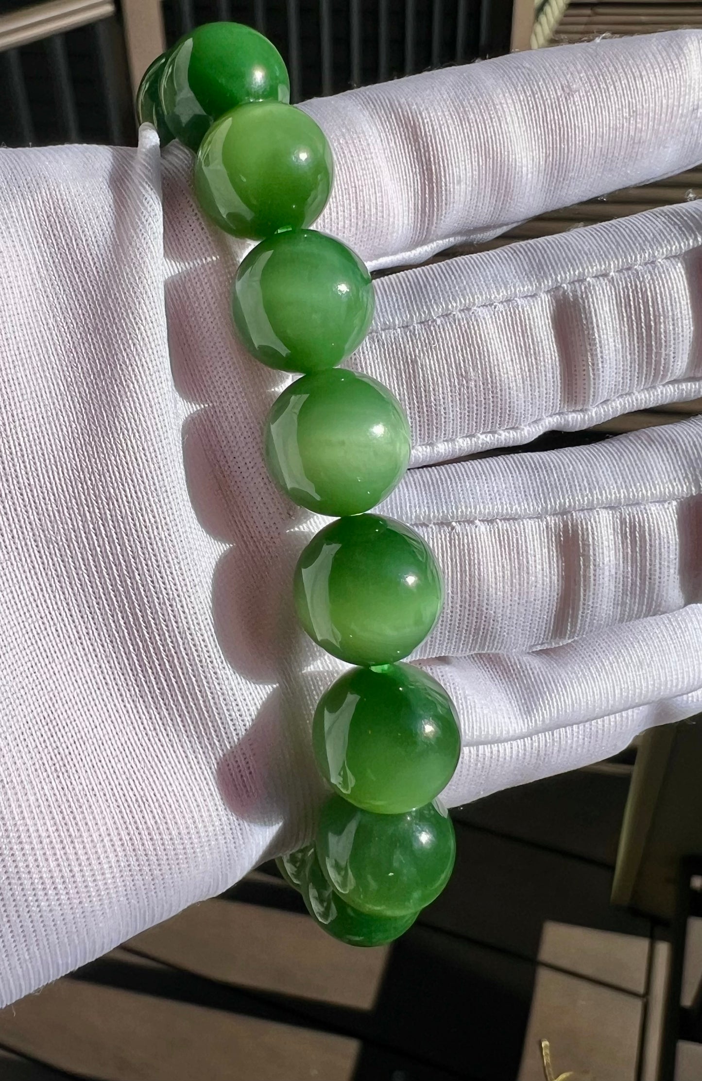 12mm Certified natural nephrite green jade Bracelet/vivid chatoyant green nephrite 天然精品 碧玉手串 猫眼碧玉 #0703 一线绿猫