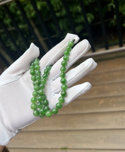 8mm Certified Natural Siberian green nephrite necklace/spicy green necklace 俄料 碧玉项链 辣绿色 细腻起荧光 有黑点
