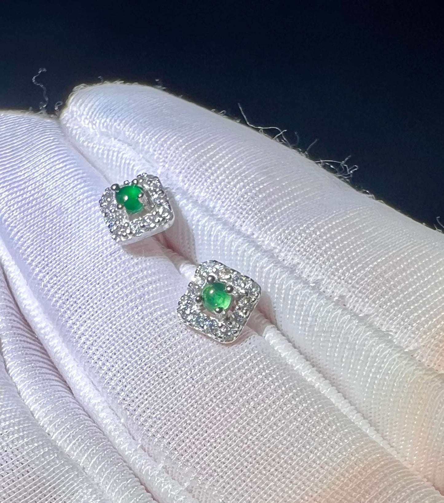 Natural Grade A Green Jade /Jade earrings/high quality green Jadiete inlaid stud earrings, sterling silver天然A货帝王绿翡翠耳钉 满绿 纯银 起荧光带猫眼