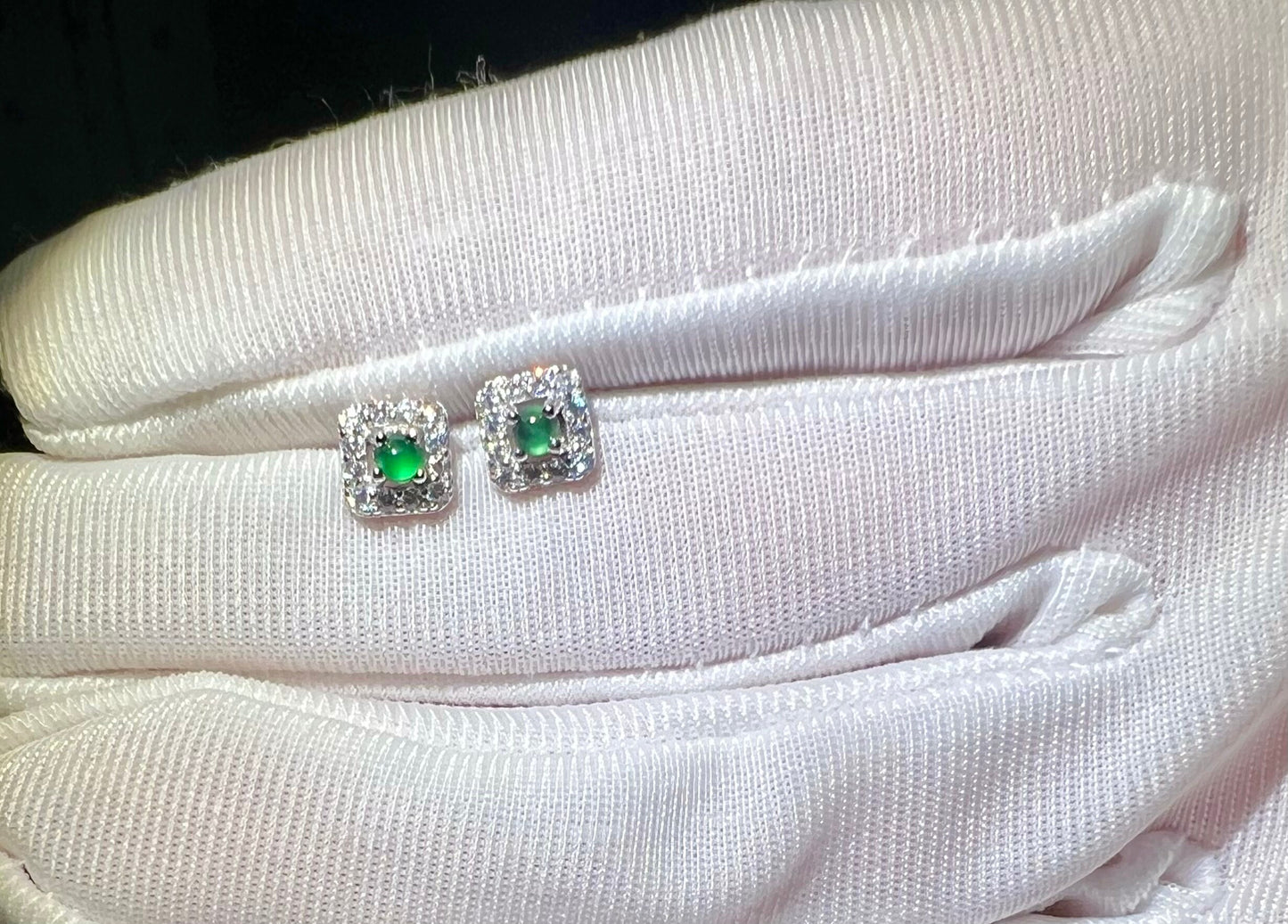 Natural Grade A Green Jade /Jade earrings/high quality green Jadiete inlaid stud earrings, sterling silver天然A货帝王绿翡翠耳钉 满绿 纯银 起荧光带猫眼