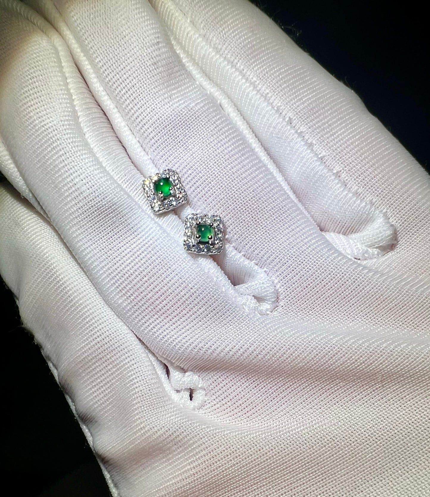 Natural Grade A Green Jade /Jade earrings/high quality green Jadiete inlaid stud earrings, sterling silver天然A货帝王绿翡翠耳钉 满绿 纯银 起荧光带猫眼