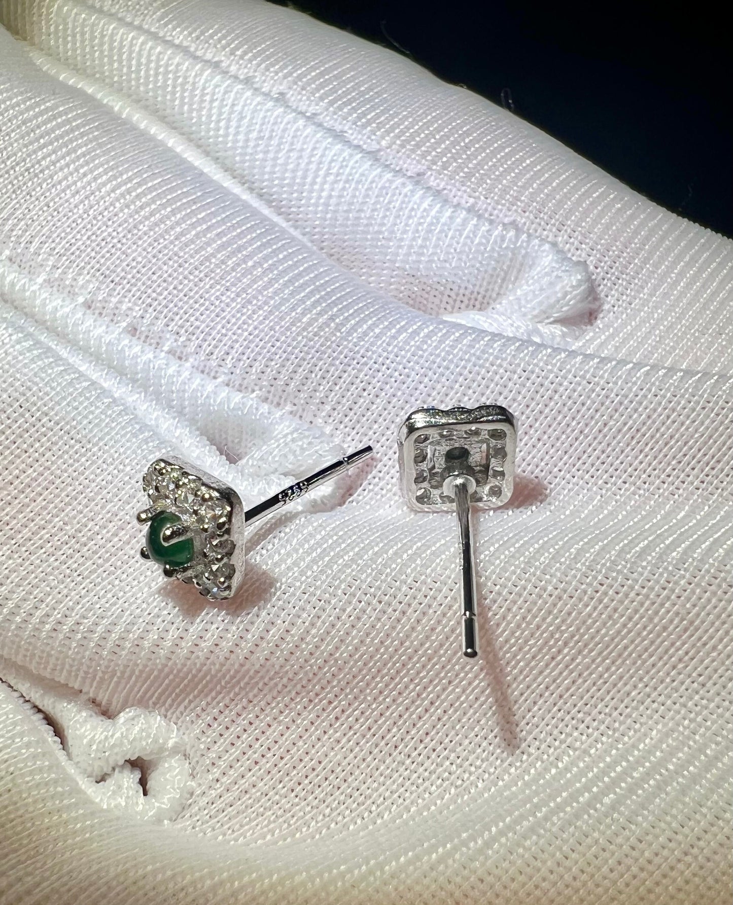 Natural Grade A Green Jade /Jade earrings/high quality green Jadiete inlaid stud earrings, sterling silver天然A货帝王绿翡翠耳钉 满绿 纯银 起荧光带猫眼