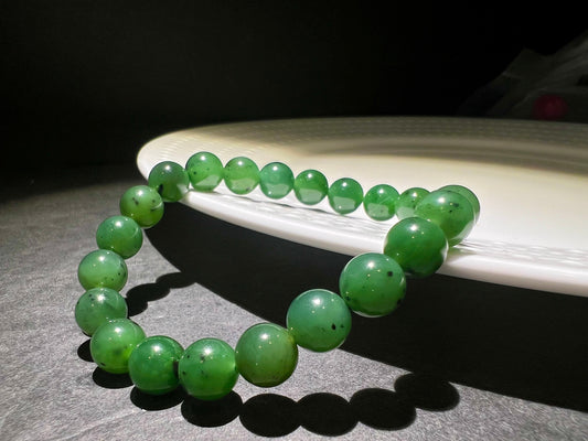 8mm Certified Natural Siberian green nephrite Bracelet/spicy green bracelet 俄老矿料 辣绿 苹果绿 细腻起荧光 碧玉手链 润度不错 有黑点