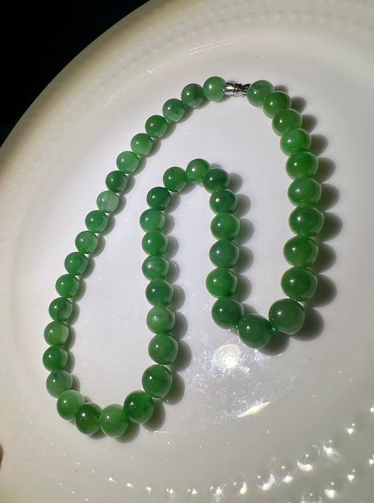Certified 10mm Natural Siberian Green Nephrite /Jade necklace/apple green nephrite 天然和田玉 俄料碧玉项链 肉底阳绿 苹果绿 略有黑点#1827