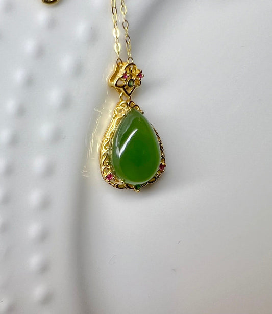 Certified natural Siberian apple green bright  green nephrite/hetian jade drop- shaped pendant necklace 925silver俄料碧玉 辣绿 苹果绿 纯银包镶和田玉水滴吊坠 项链
