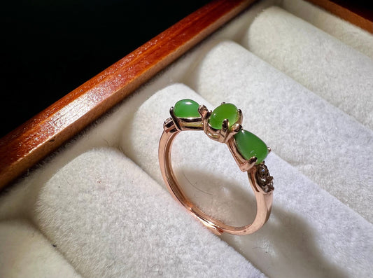 Certified Hetian jade Siberian green Nephrite ring Sterling Silver ring/apple green nephrite ring 天然精品俄料碧玉  苹果绿起胶起荧光 纯银镶 玫瑰金色戒指/指环