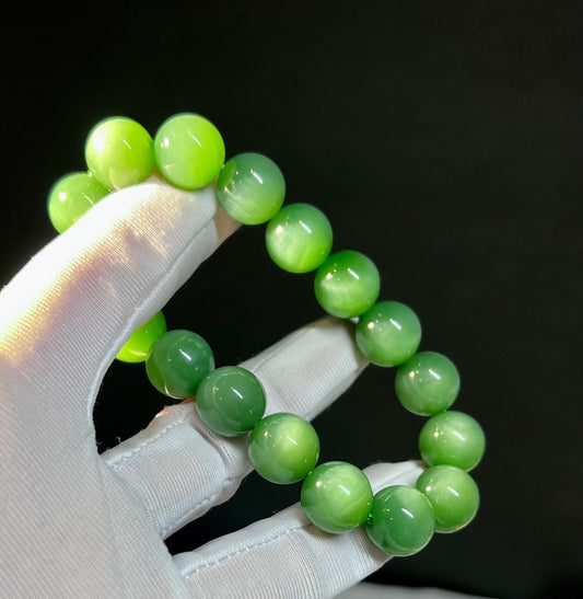 12mm Certified natural Hetian jade  Siberian  green nephrite Bracelet/vivid chatoyancy green nephrite 天然精品和田玉 俄料碧玉手串 猫眼粉青 #0115大眼猫