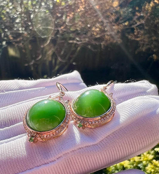 Certified natural hetian jade Siberian Green Nephrite/chatoyant bright green nephrite earrings gold 18k天然精品和田玉 俄料猫眼 碧玉耳环耳坠 冰辣阳绿 18k 南非钻#5866