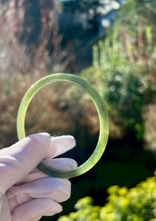 55mm Certified natural hetian jade Qinghai  Emerald Green nephrite Bangle/icy green nephrite 天然和田玉 晴水带翠 双色细圆条手镯 美人条叮当镯#0731
