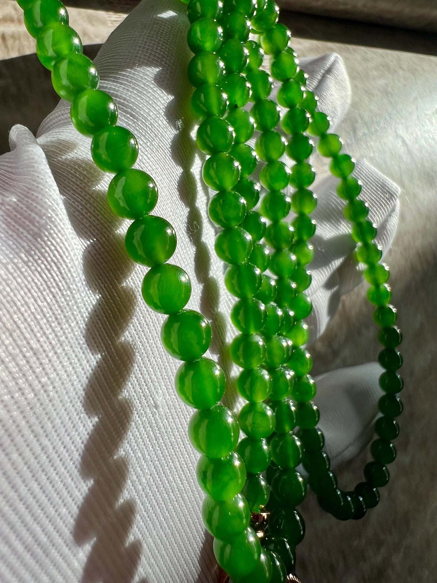 4.5mm Certified natural Hetian jade Siberian green nephrite necklace/bracelet/High chroma green nephrite/天然精品和田玉 俄料碧玉项链 小米珠#3466 高色辣阳绿