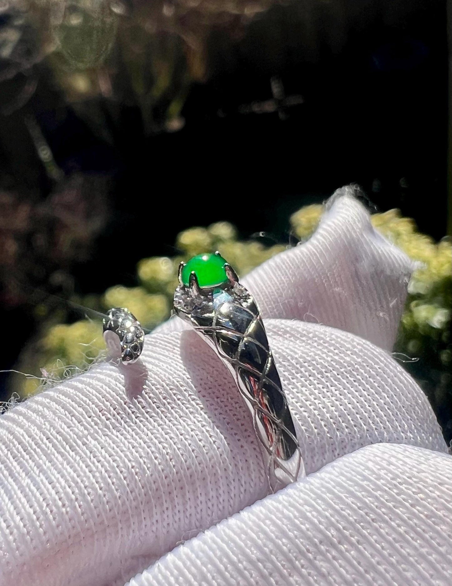 Certified natural Grade A Green Jade ring / green Jadiete inlaid ring, snake shape/ sterling silver天然A货翡翠 危料阳绿翡翠戒指 满绿 纯银蛇形戒 起胶起荧光#0093