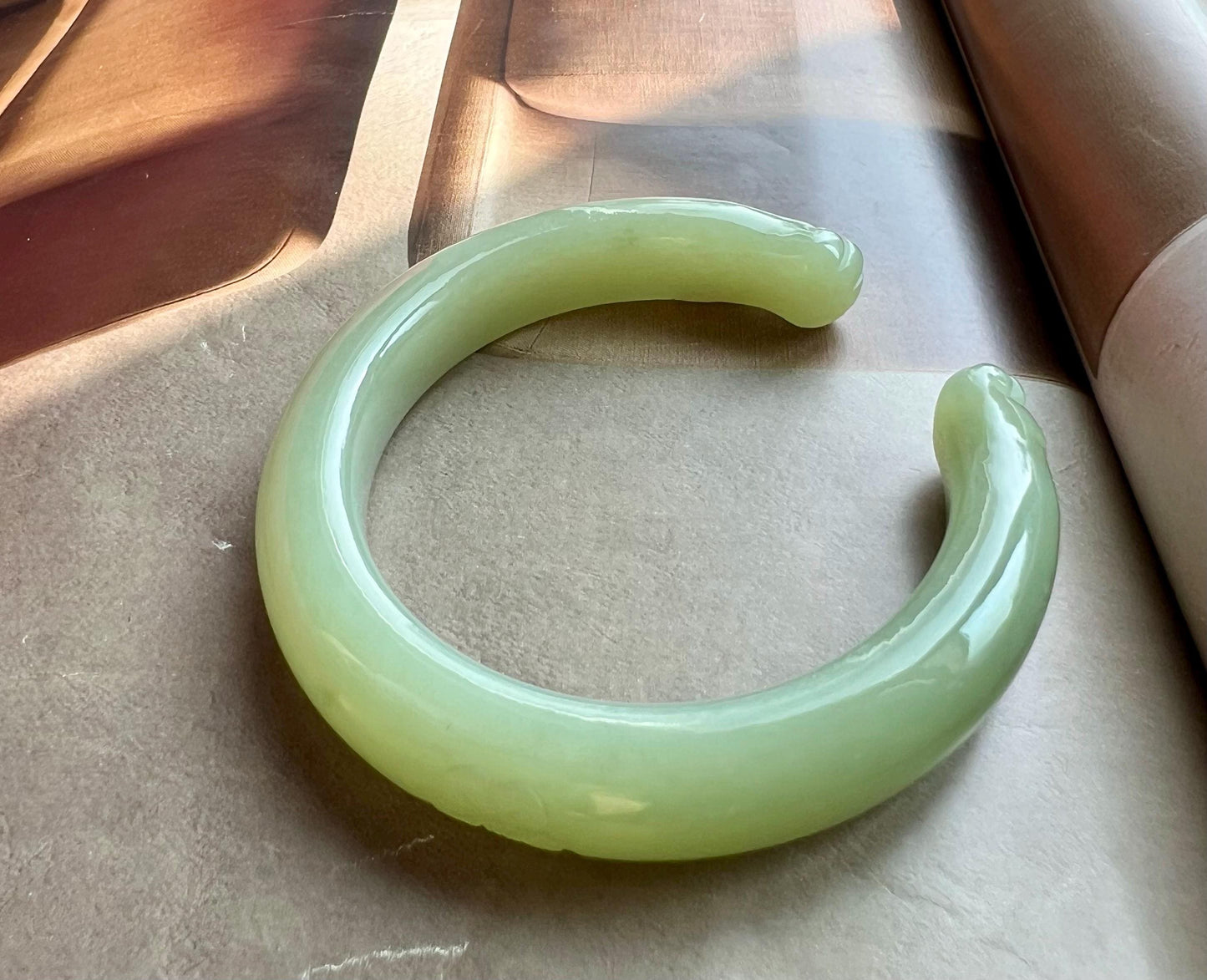 56.5~~58.5mm Certified natural nephrite opening Bangle/greenish cat's paw bangle 天然软玉 猫爪手镯 开口镯 胶糯细度好 #4087